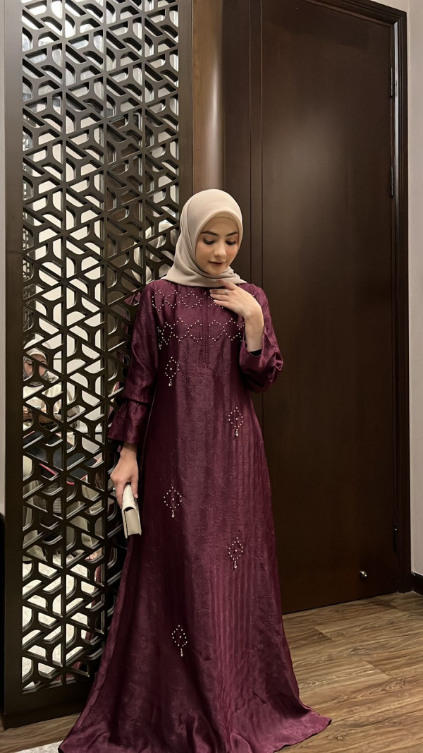 DENI / BURGUNDY | GADID ANONIEM